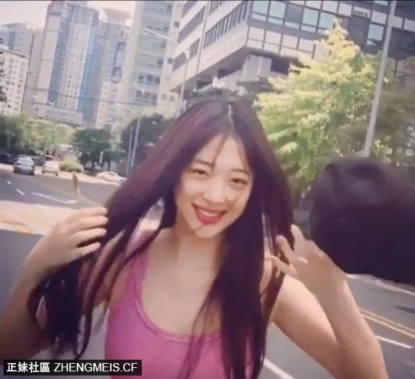 Sulli%E9%9B%AA%E8%8E%89%E7%B7%8A%E8%BA%AB%E5%B0%8F%E8%83%8C%E5%BF%83%E5%86%8D%E6%AC%A1%E7%9C%9F%E7%A9%BA%E4%B8%8A%E9%99%A36.jpg