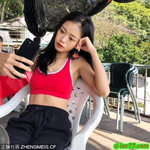 女友感滿滿的牙套妹妹！時尚穿搭童顏稚氣美少女 TING YANG