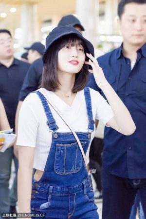 TWICE momo