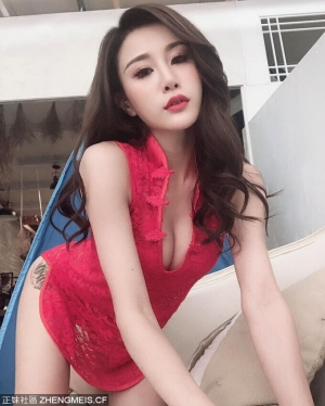 喜欢把腿张开开的美骚女