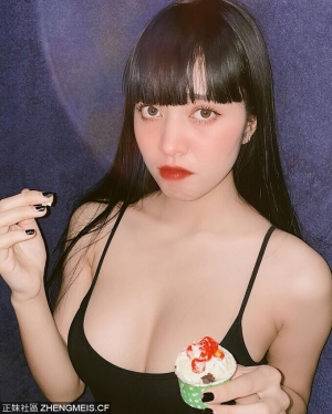 搞怪白嫩巨乳女孩 第三集